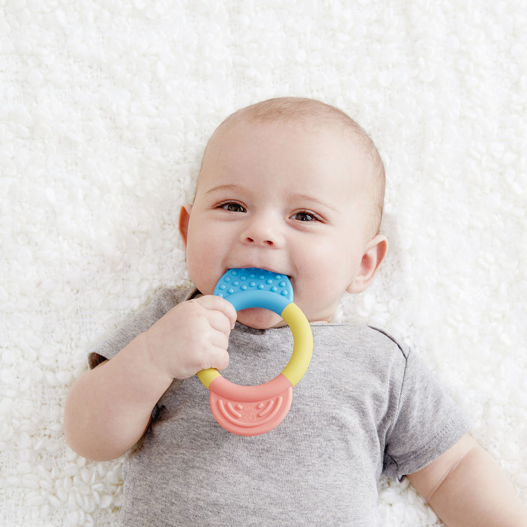 HE0026_Teether_Ring_lifestyle